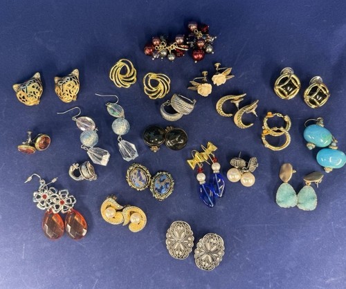 Vtg modern earring lot 20 - earring, of